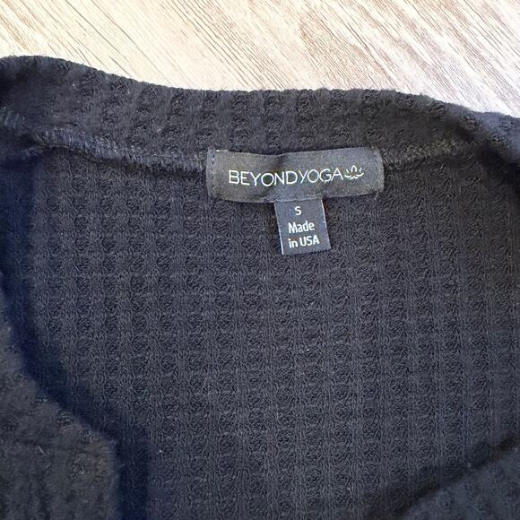 Beyond Yoga Free Style Black V-Neck Pullover Size Small Lightweight Made in USA - Picture 3 of 7